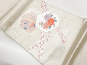 銀駒刺繍亀甲に鬘帯・花々模様開き名古屋帯（額縁仕立て）